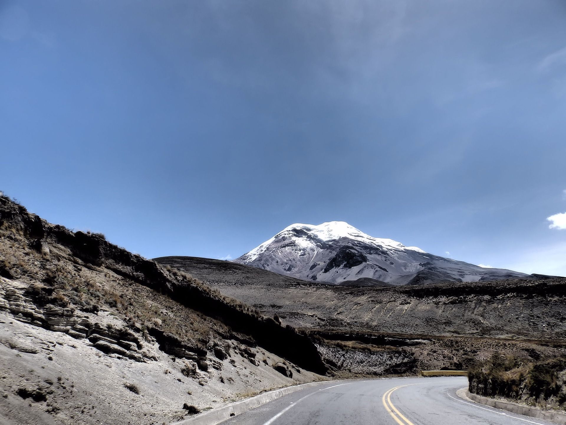 mountain-3082018_1920.jpg