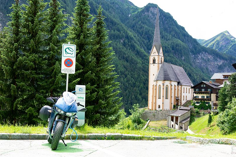 Zero SR/S an E-Ladesäule